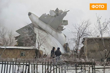 В Кыргызстане самолёт упал на жилые дома