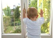 Ребёнок и окно: как уменьшить опасность?