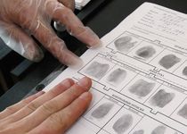 Сенаторы предлагают снимать отпечатки пальцев у трудовых мигрантов