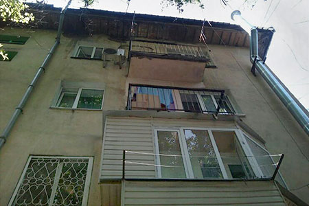 В домах Алматы и Астаны едва не сгорели балконы