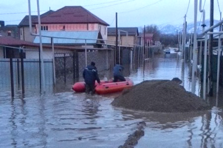 В&nbsp;Алматинской области из-за паводков эвакуировали 1&nbsp;000 человек