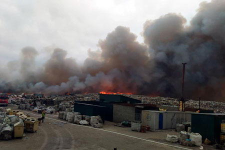 Пожар на&nbsp;мусорном полигоне в&nbsp;Алматинской области тушат с&nbsp;вертолёта