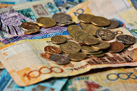 Национальная валюта укрепилась до 332 тенге