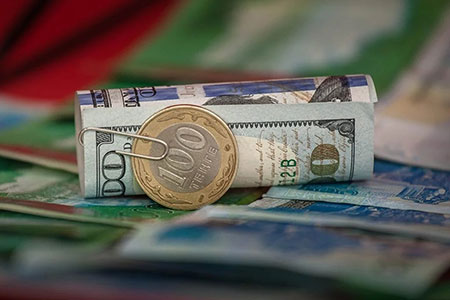 Курс доллара в Казахстане достиг рекордной отметки