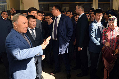 Назарбаев: Я&nbsp;стоял в&nbsp;очереди на&nbsp;квартиру почти 10&nbsp;лет