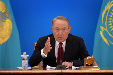 Назарбаев отклонил идею включения в&nbsp;&laquo;7-20-25&raquo; казахстанцев&nbsp;с&nbsp;жильём