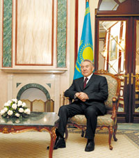 Н. Назарбаев предложил госчиновникам добровольно вернуть государству незаконно приобретенные земли