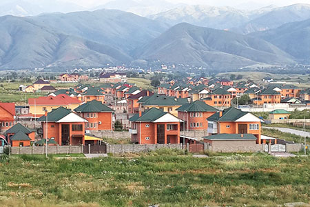 Сколько стоит дом в пригороде Алматы?