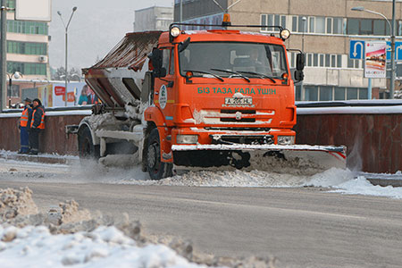 Дороги в Алматы будут чистить по новой технологии