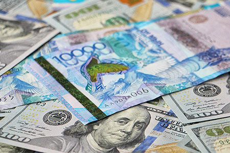 Средний курс доллара 350 тенге оптимален для&nbsp;Казахстана&nbsp;&mdash; эксперты