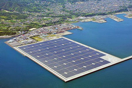 В Японии построили плавучую солнечную электростанцию