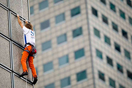 «Человек-паук» взберётся на самое высокое здание в&nbsp;Алматы