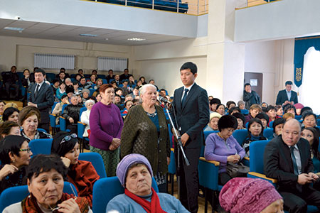 Акимы Астаны и Алматы отчитаются перед населением