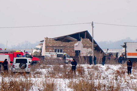 ДЧС Алматы: самолёт Bek Air упал на&nbsp;пустой дом