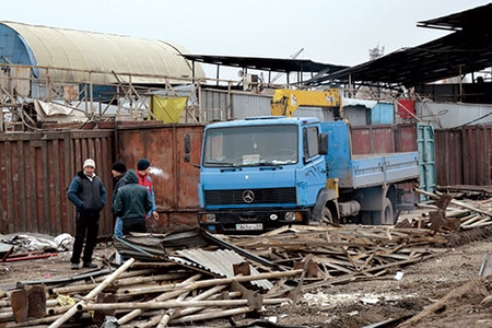 Алматы: торговцы покидают рынок «Евразия»