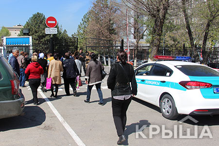В&nbsp;Алматы ипотечники пикетировали здание ДВД